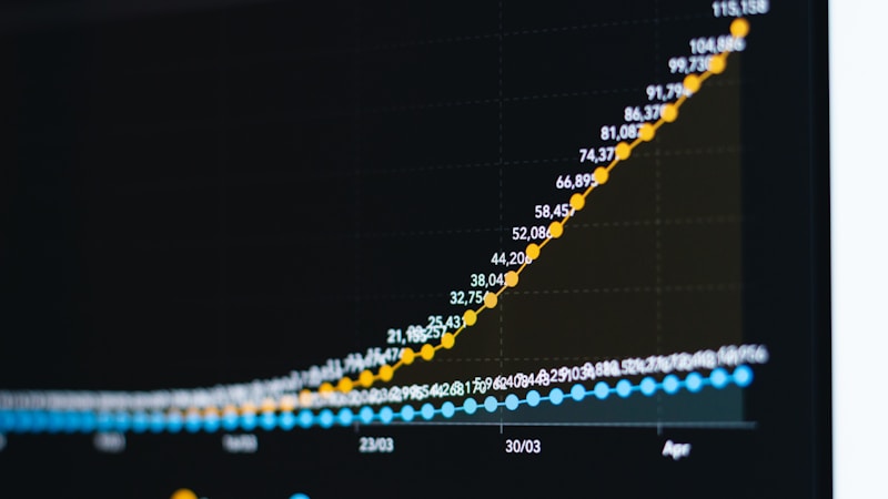 declineとdecreaseの違いは？使い分けと例文をわかりやすく解説