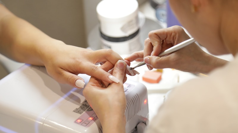 nailとnailsの違いは?使い分けと英語例文がわかるタイトル