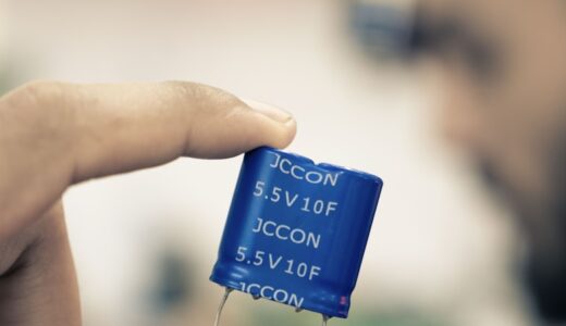 コンデンサーとコンデンサの違いは？呼び方の理由までわかる入門ガイド