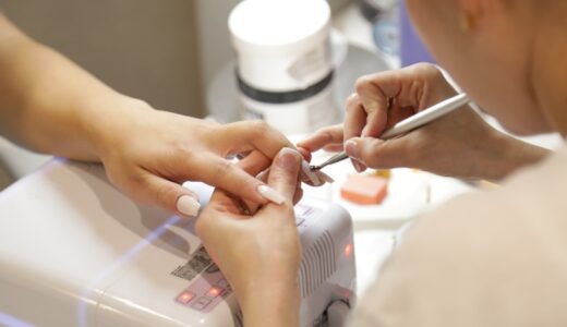 nailとnailsの違いは？使い分けと英語例文がわかるタイトル
