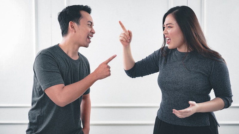 complainとcomplaintの違いは？使い分けと例文をやさしく解説