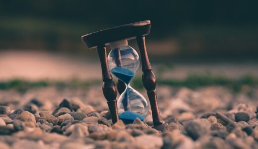 shortlyとsoonの違いは？使い分けと例文を比較解説