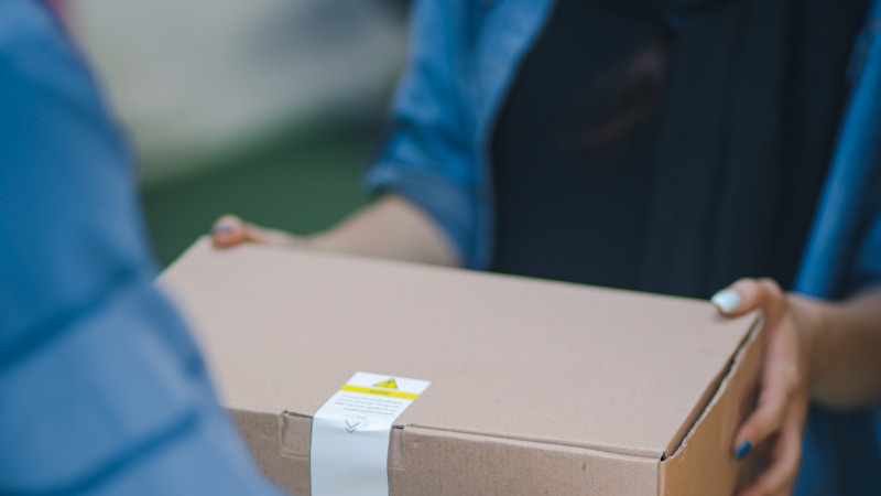 shippingとshipmentの違いは?追跡表示と実務でわかる使い分け