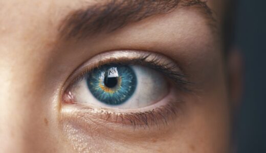 ウインクとウィンクの違いは？意味と使い分けをすっきり確認