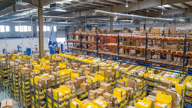 出庫と出荷の違いとは？物流現場で迷わない使い分け方を解説