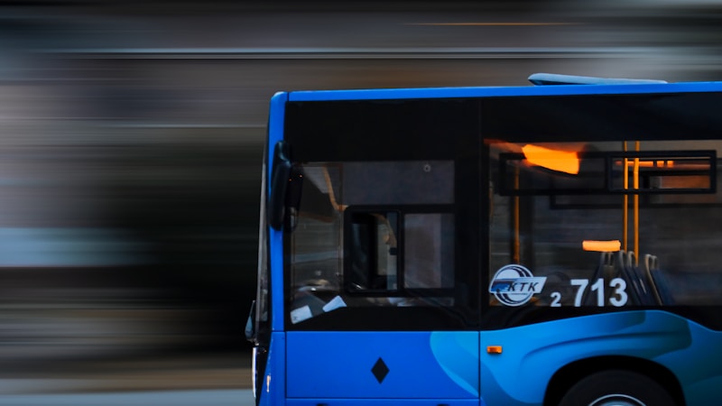 transportとtransportationの違いは？意味と使い分けを例文で解説