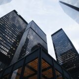 スピンアウトとスピンオフの違い｜意味や事例、判断基準までわかる