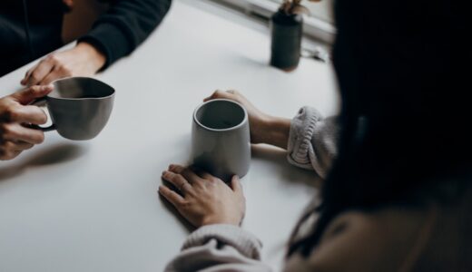 talk toとtalk withの違いは？場面別の自然な使い分け方