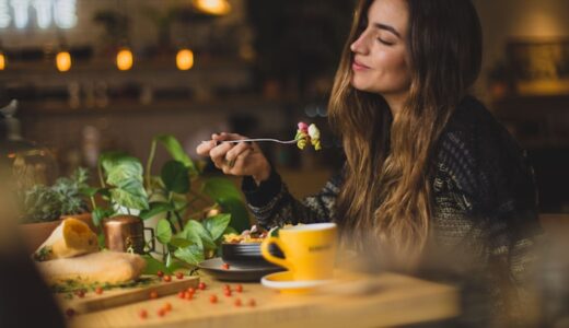tastyとdeliciousの違いは？ニュアンスと使い分けを例文で解説