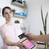 invoiceとbillの違いは？場面別の使い分けと英語表現を解説