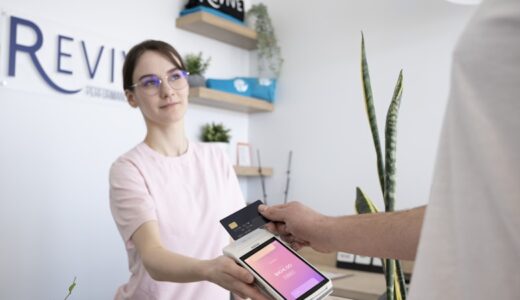invoiceとbillの違いは？場面別の使い分けと英語表現を解説