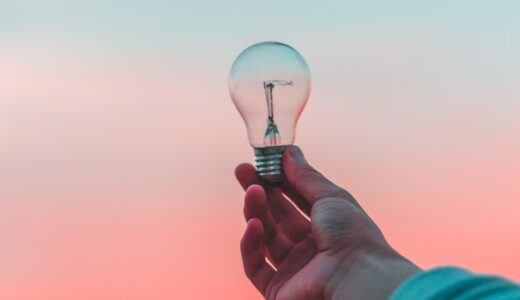 thinkofとthinkaboutの違いは？感覚と使い分けを例文で確認
