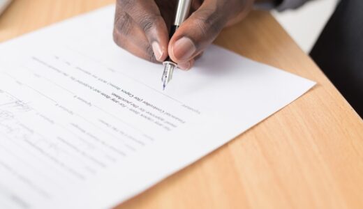 採択と決定の違いは？補助金や会議で迷わない使い分け方