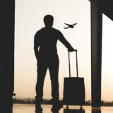 abroadとoverseasの違いは？使い分けと文法の注意点を解説