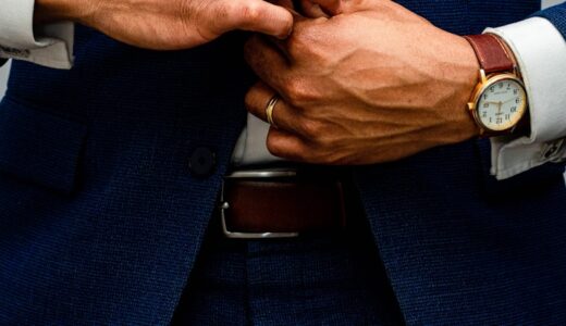 wearとputonの違いは？動作と状態を例文でつかむ