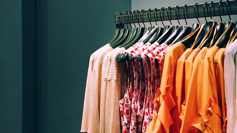 garmentとclothesの違いは？場面別の使い分けもわかる